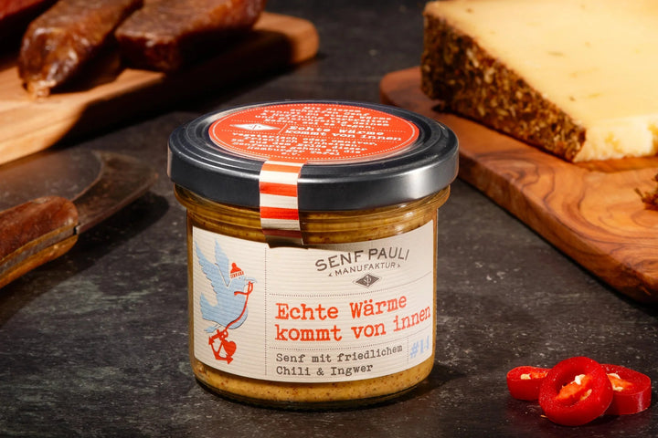 Senf Pauli "Charity - Echte Wärme kommt von innen" - Senf mit friedlichem Chili &amp; Ingwer 110ml - Feinkost Schmitz